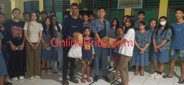 Penyerahan paket sembako